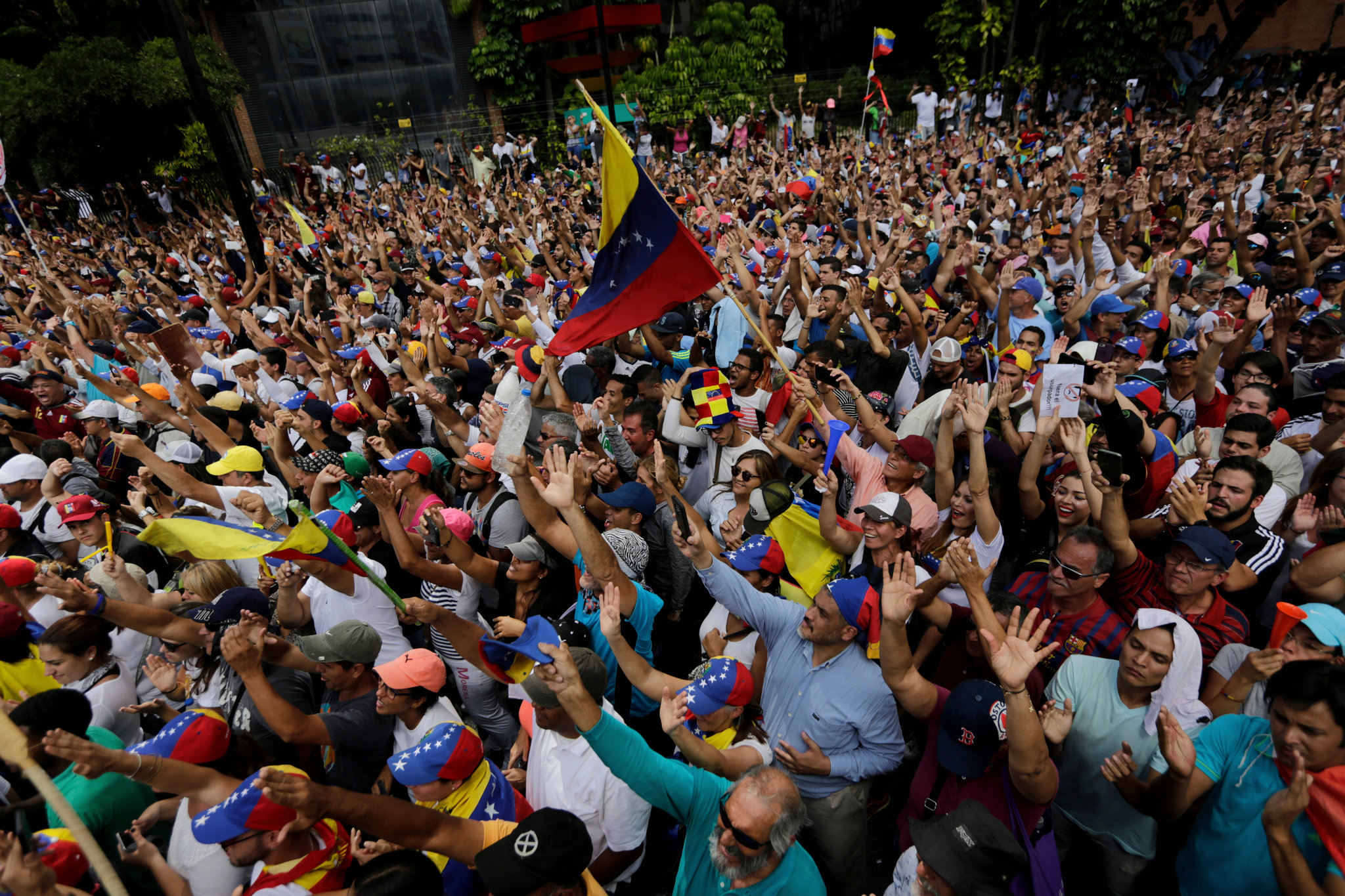 Мексика митинг. Протесты в Венесуэле 2019. Революция в Венесуэле. Венесуэла революция 2019.