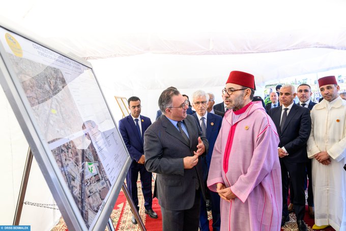 Casablanca: Le Roi pose la première pierre d’un Centre médical de proximité et lance la 2ème phase du programme des Unités Médicales Mobiles Connectées
