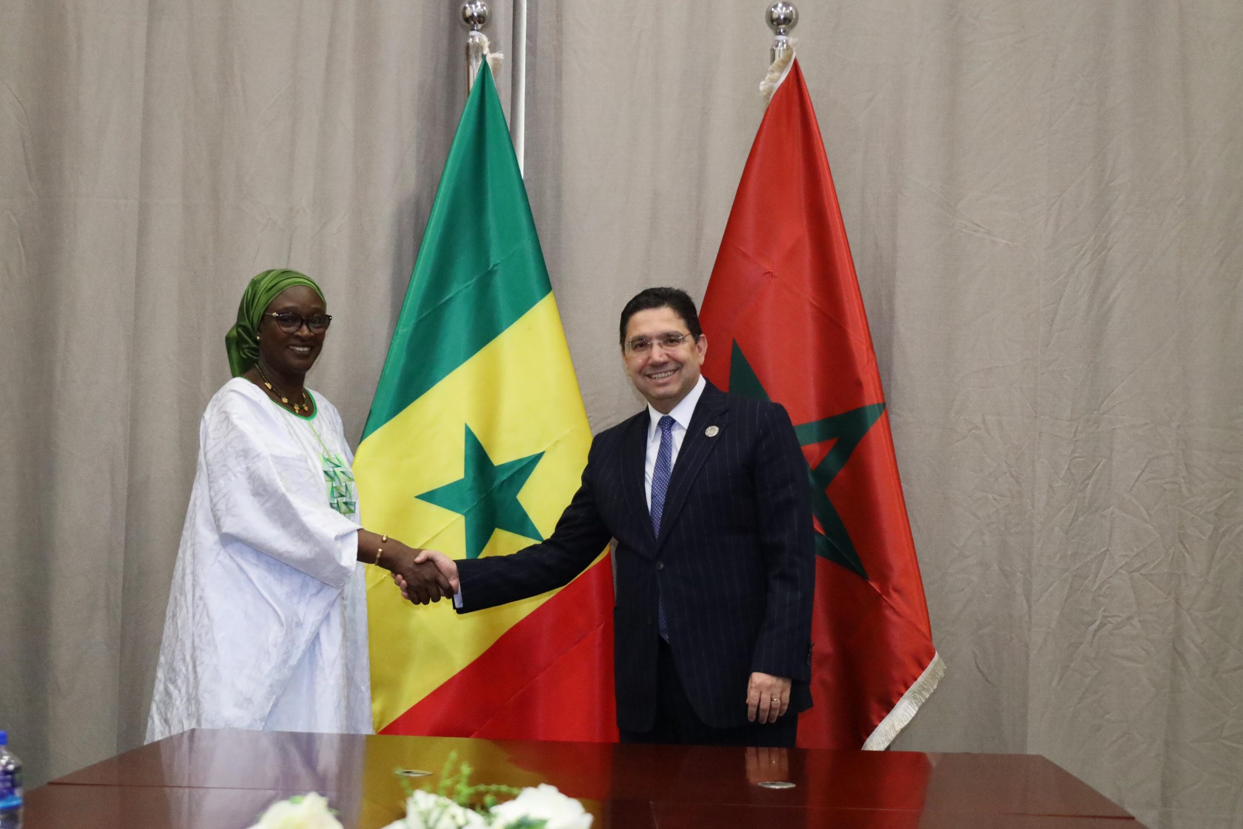 M. Bourita s’entretient à Banjul avec la ministre sénégalaise de l’Intégration africaine et des Affaires étrangères
