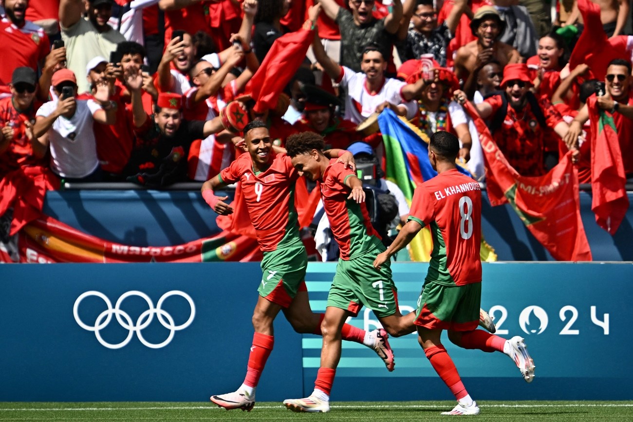 انتصار تاريخي للمنتخب المغربي في أولمبياد باريس: الفوز على الأرجنتين 2/1 بعد مباراة مثيرة