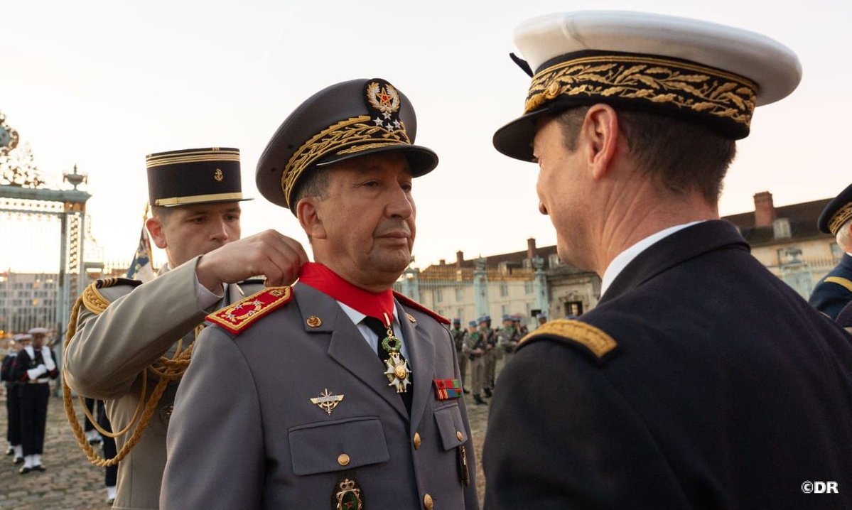 Paris: L’Inspecteur Général des FAR reçoit l’insigne de Commandeur de la Légion d’Honneur