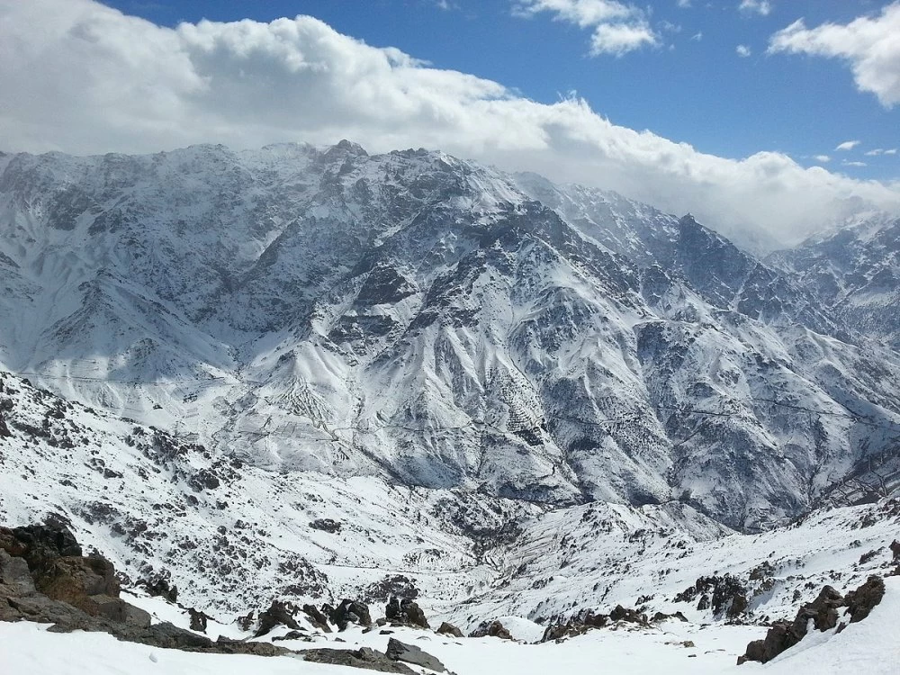 نشرة إنذارية.. أمطار قوية أحيانا رعدية وتساقطات ثلجية وهبات رياح من الاثنين إلى الخميس