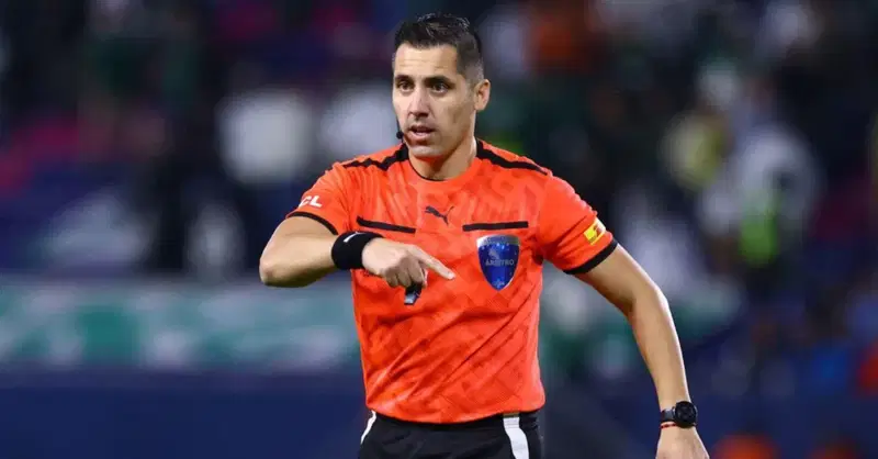 كأس العرب.. الاتحاد الدولي لكرة القدم يكشف الطاقم التحكيمي لمبارة المنتخب المغربي أمام سوريا