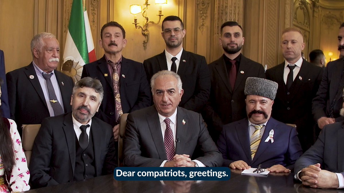 Qui est Reza Pahlavi, le fils exilé du chah d&rsquo;Iran qui se rêve en homme providentiel?