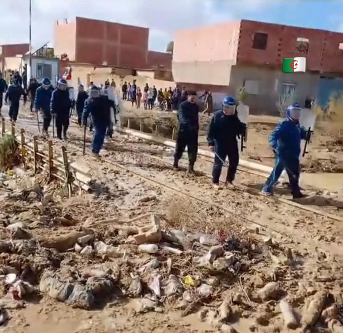 Algérie: Il pleut aussi des coups de matraque sur la population de Relizane, livrée à elle-même après les inondations