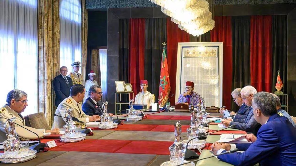 Maroc, trois axes face à la calamité : urgence, prévention et reconstruction. Une monarchie qui oriente sans gouverner directement, mais reste proche du peuple