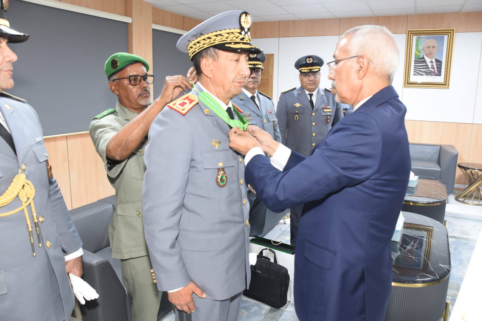 Mauritanie: l’Inspecteur Général des FAR décoré de la médaille de l’Ordre National du Mérite de grade de Commandeur