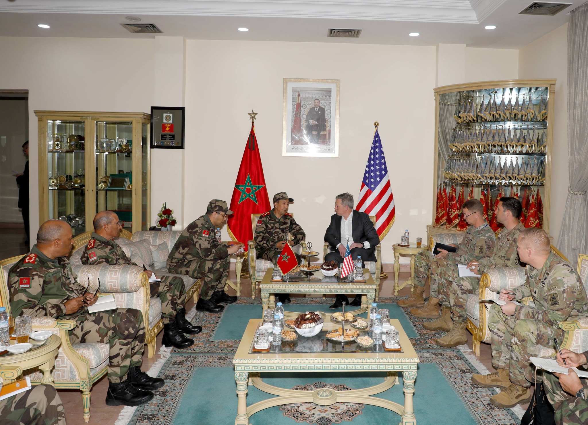 En images – Entretiens entre l&rsquo;Inspecteur Général des FAR et le Secrétaire à l’armée de terre des Etats-Unis au siège de l’Etat-Major de la Zone Sud à Agadir