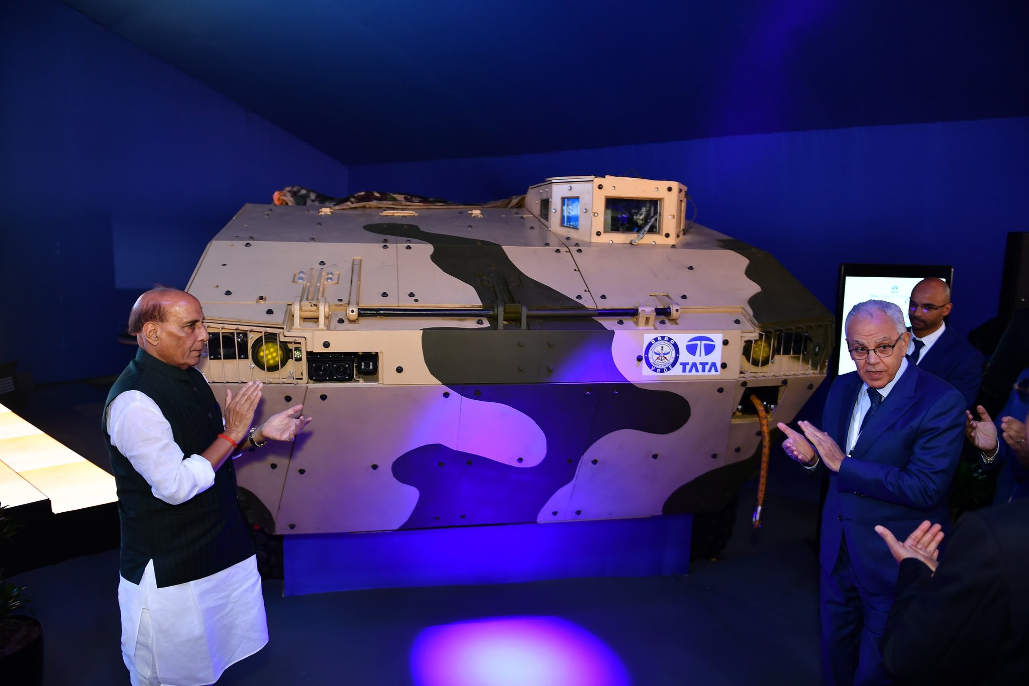« Made in Morocco »: les premiers 20 blindés WhAP 8×8 livrés aux Forces Armées Royales