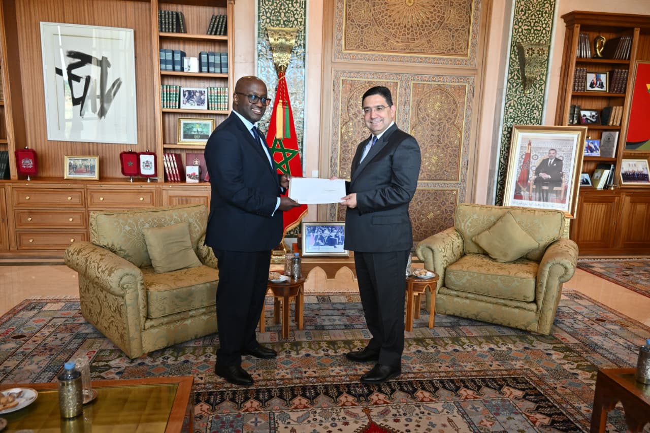 [Vidéo] M. Bourita reçoit le ministre des AE du Rwanda, porteur d’un message écrit du Président rwandais à SM le Roi