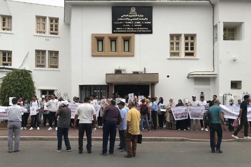 Les étudiants marocains revenus d’Ukraine : entre blocages administratifs et fuite des compétences médicales vers le privé