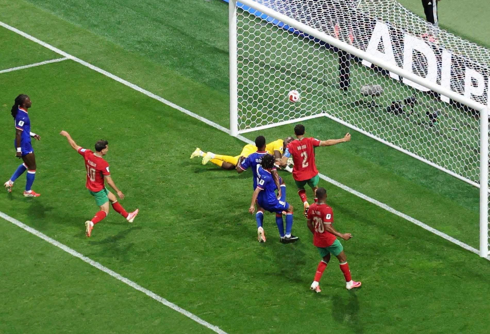 المنتخب الوطني المغربي ينهي الشوط الأول من مباراته أمام منتخب هايتي متعادلا بنتيجة (2-2)