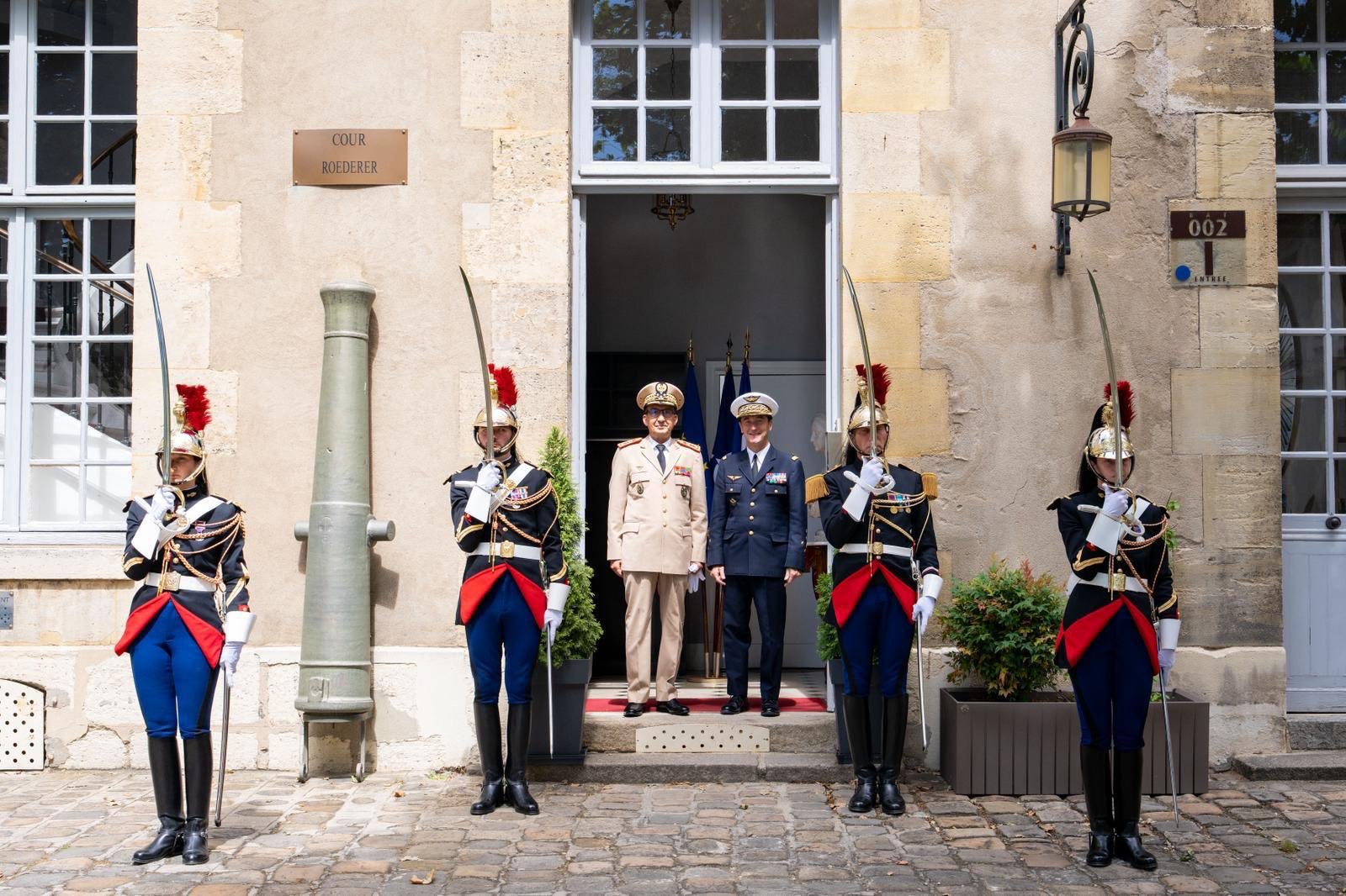 L&rsquo;Inspecteur général des FAR à Paris pour une troisième visite en un an – décryptage