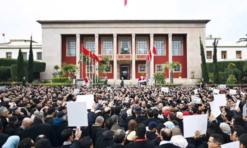 « Une attaque législative féroce et sans précédent contre les droits de la défense »: L’Association des barreaux du Maroc vent debout contre « le projet Ouahbi »
